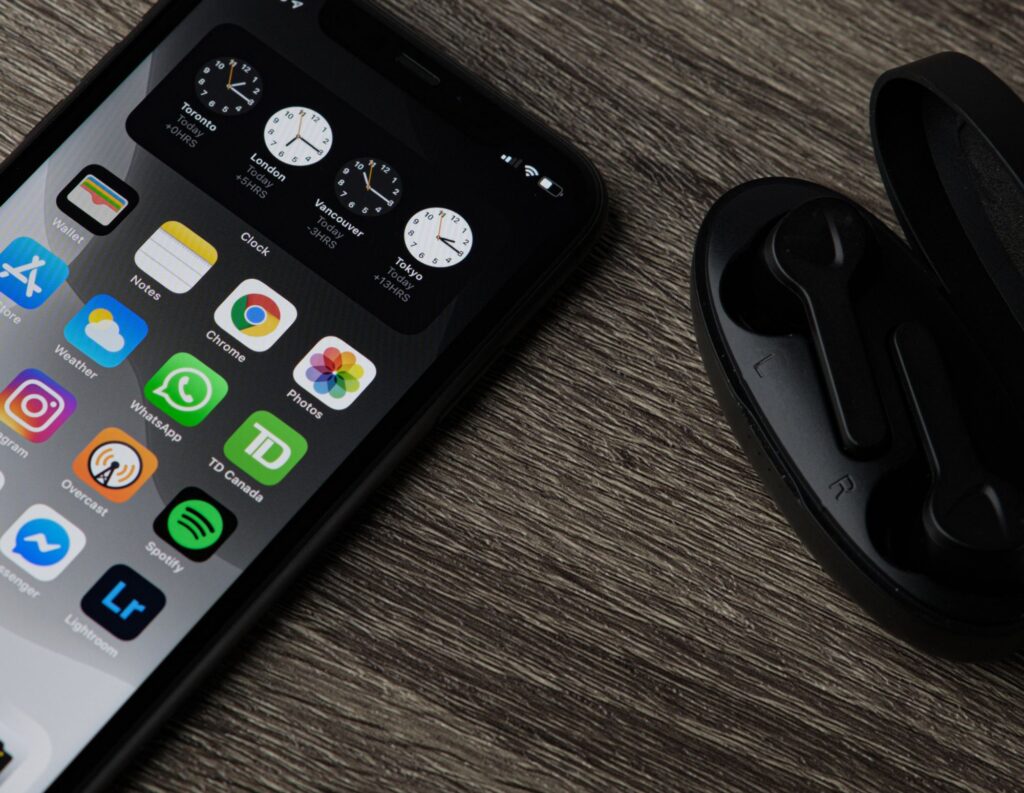 6 best invoice apps phone and wireless earbuds